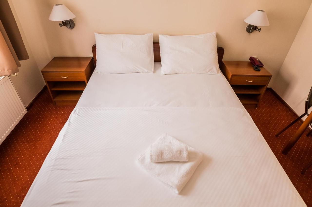 Hotel Carlstadt 卡尔洛瓦茨 外观 照片