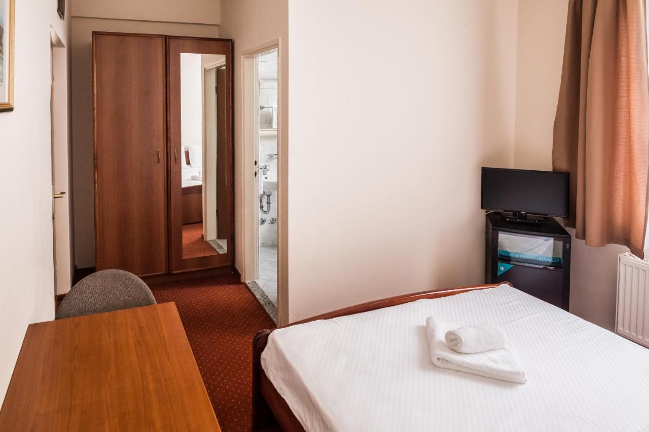 Hotel Carlstadt 卡尔洛瓦茨 外观 照片