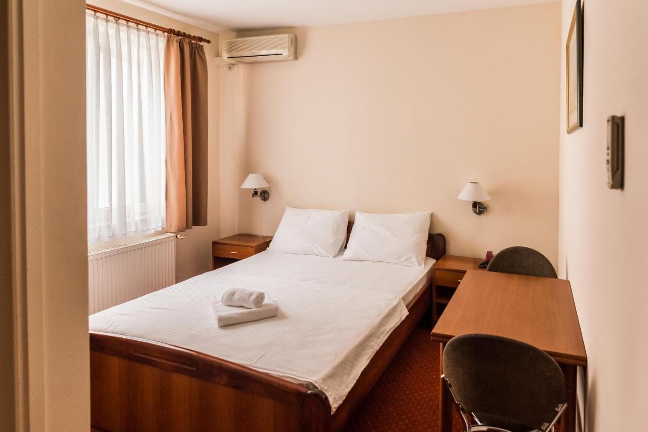 Hotel Carlstadt 卡尔洛瓦茨 外观 照片
