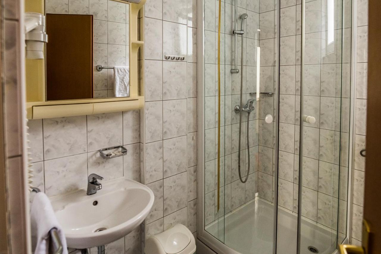 Hotel Carlstadt 卡尔洛瓦茨 外观 照片