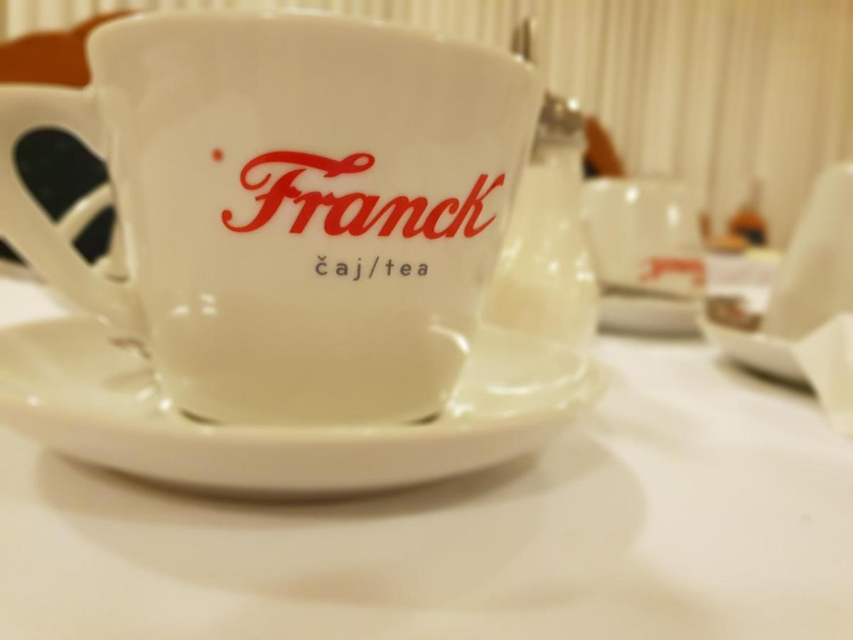 Hotel Carlstadt 卡尔洛瓦茨 外观 照片