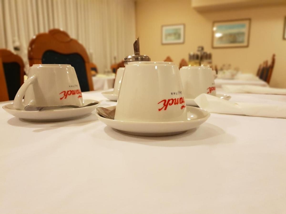 Hotel Carlstadt 卡尔洛瓦茨 外观 照片