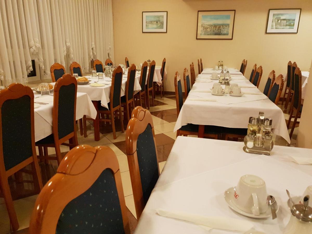 Hotel Carlstadt 卡尔洛瓦茨 外观 照片
