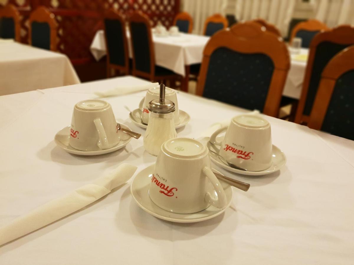 Hotel Carlstadt 卡尔洛瓦茨 外观 照片
