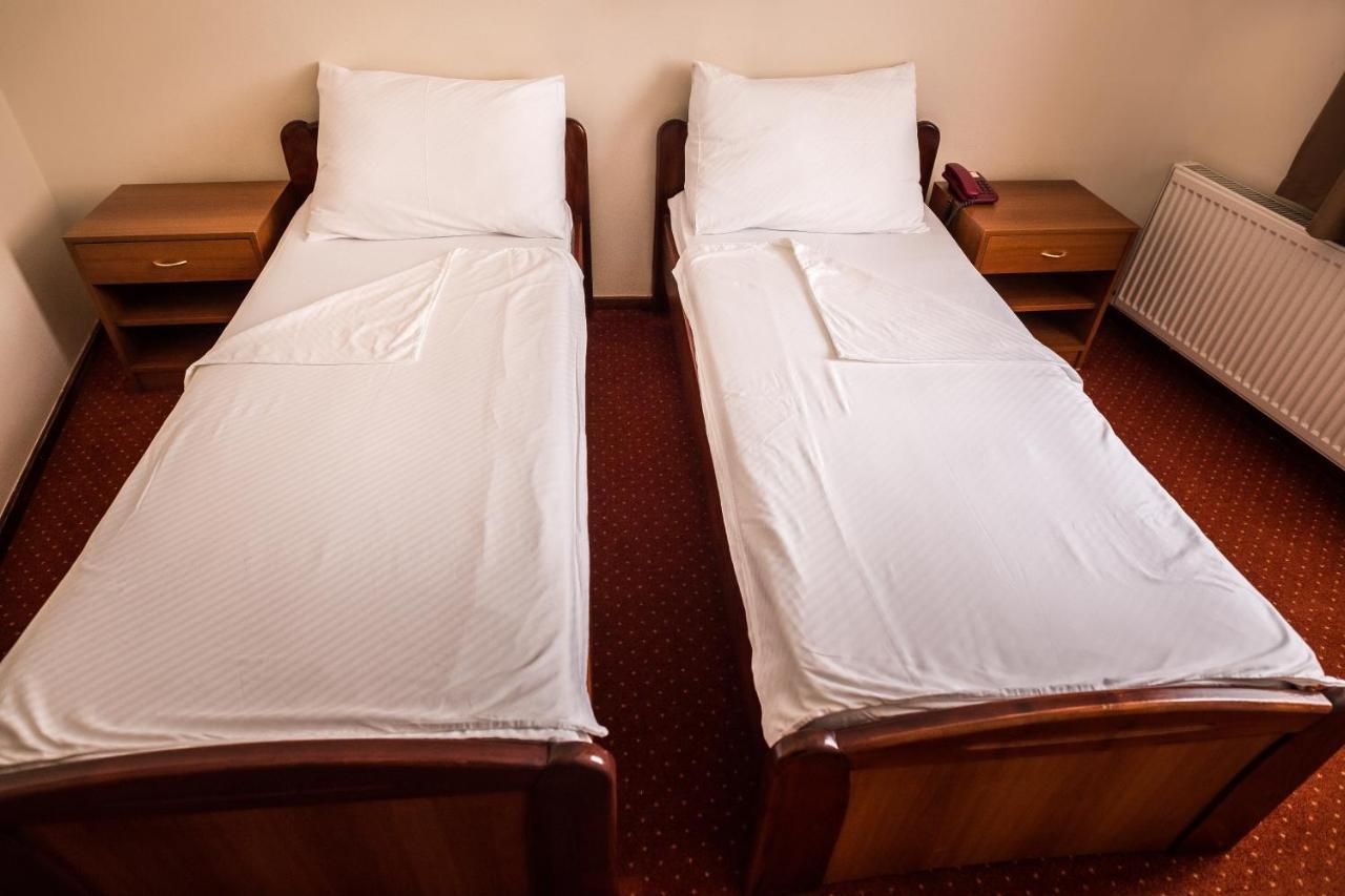 Hotel Carlstadt 卡尔洛瓦茨 外观 照片