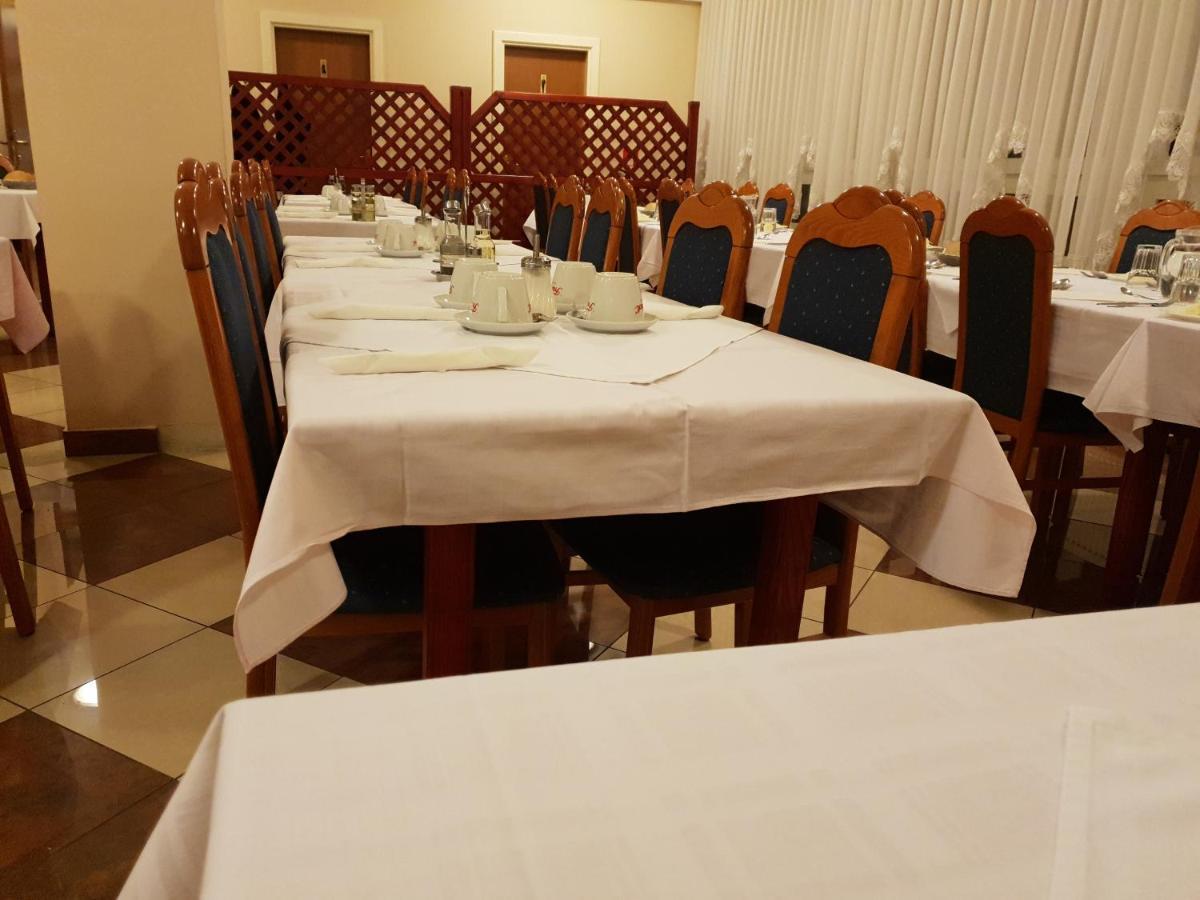 Hotel Carlstadt 卡尔洛瓦茨 外观 照片