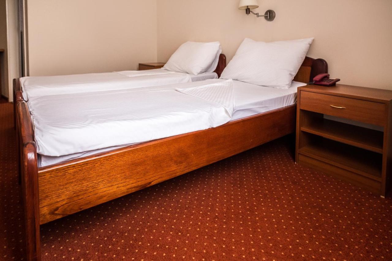 Hotel Carlstadt 卡尔洛瓦茨 外观 照片
