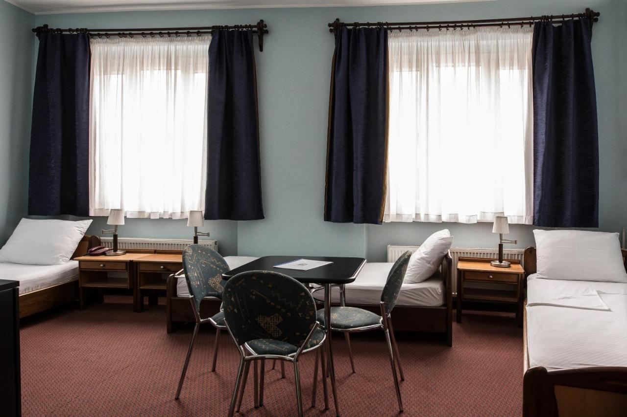 Hotel Carlstadt 卡尔洛瓦茨 外观 照片
