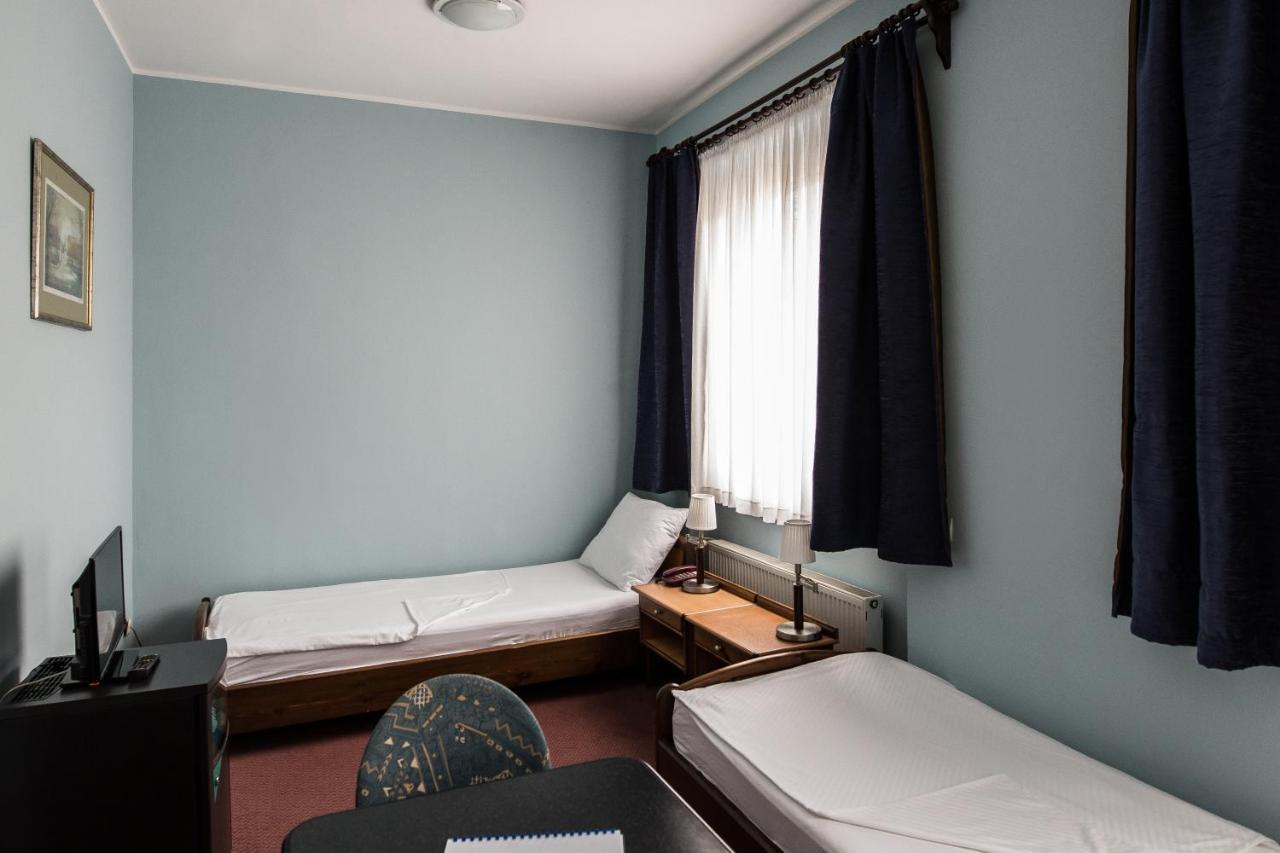 Hotel Carlstadt 卡尔洛瓦茨 外观 照片