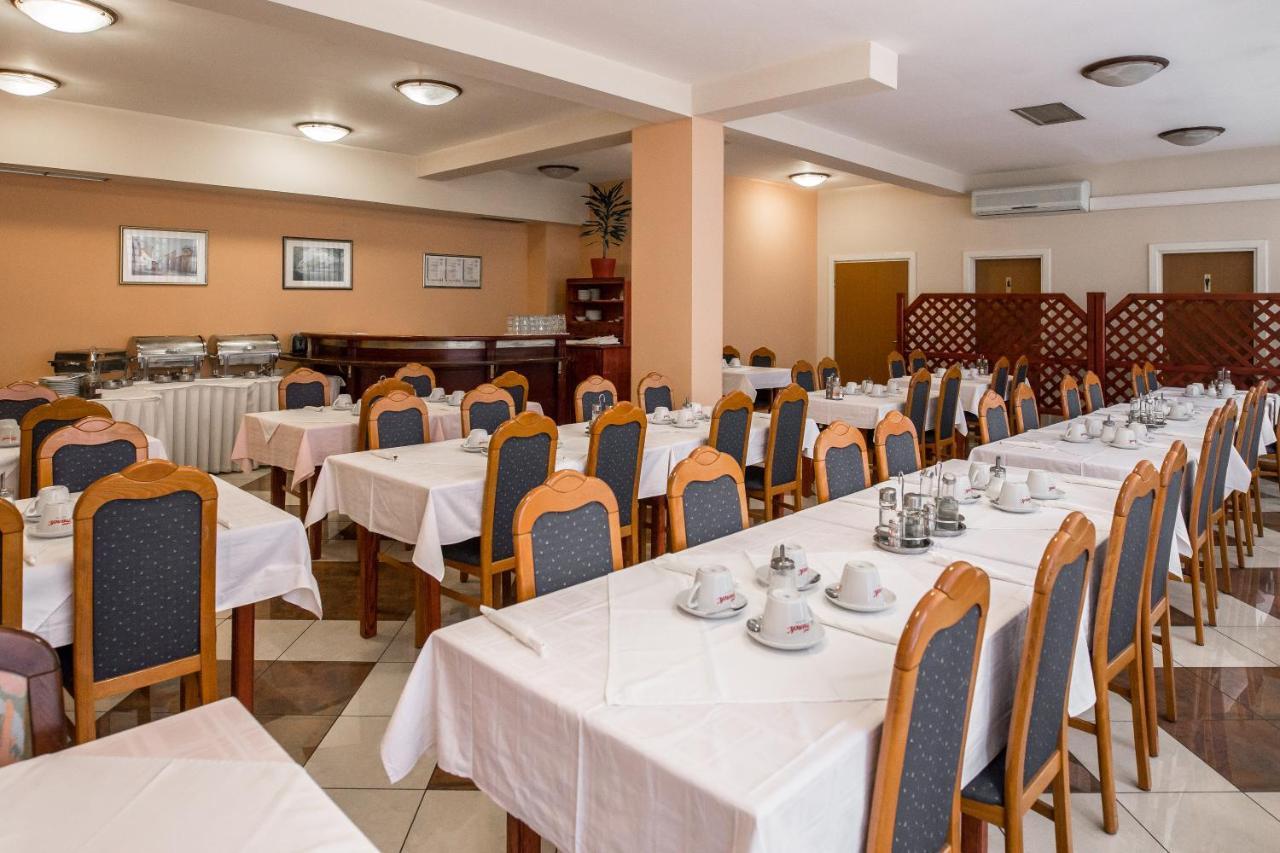 Hotel Carlstadt 卡尔洛瓦茨 外观 照片