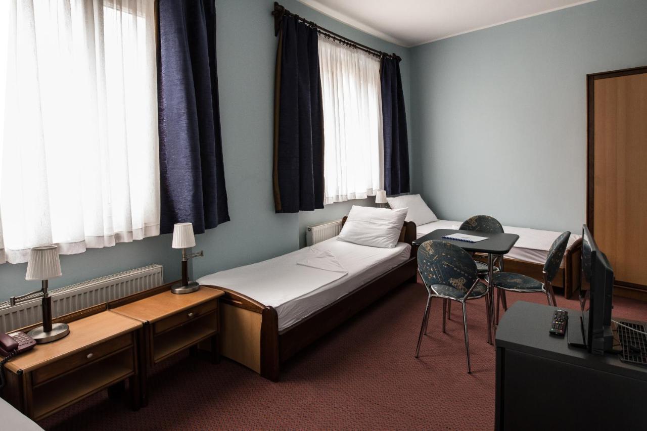 Hotel Carlstadt 卡尔洛瓦茨 外观 照片