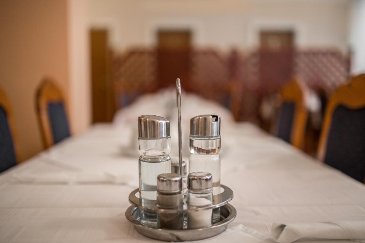 Hotel Carlstadt 卡尔洛瓦茨 外观 照片